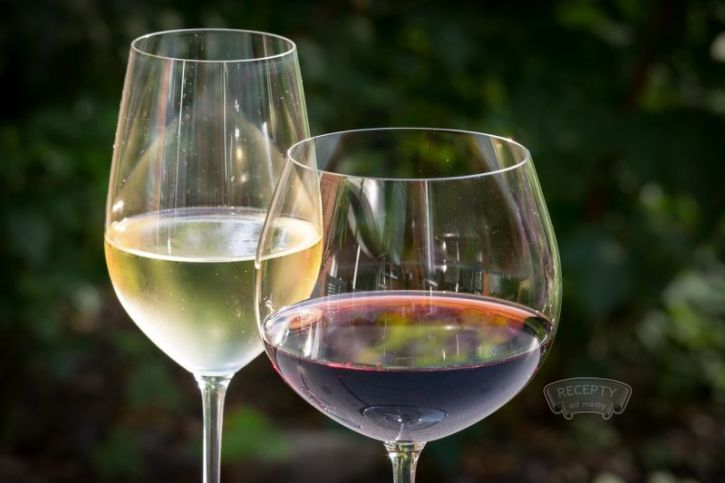 Z jaké skleničky pít víno?